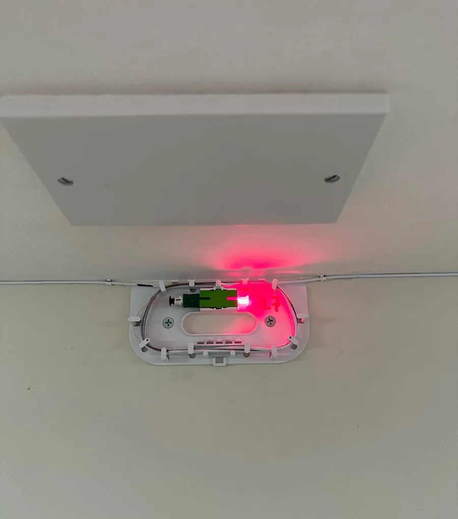 Light testing a new fibre termination in an apartment